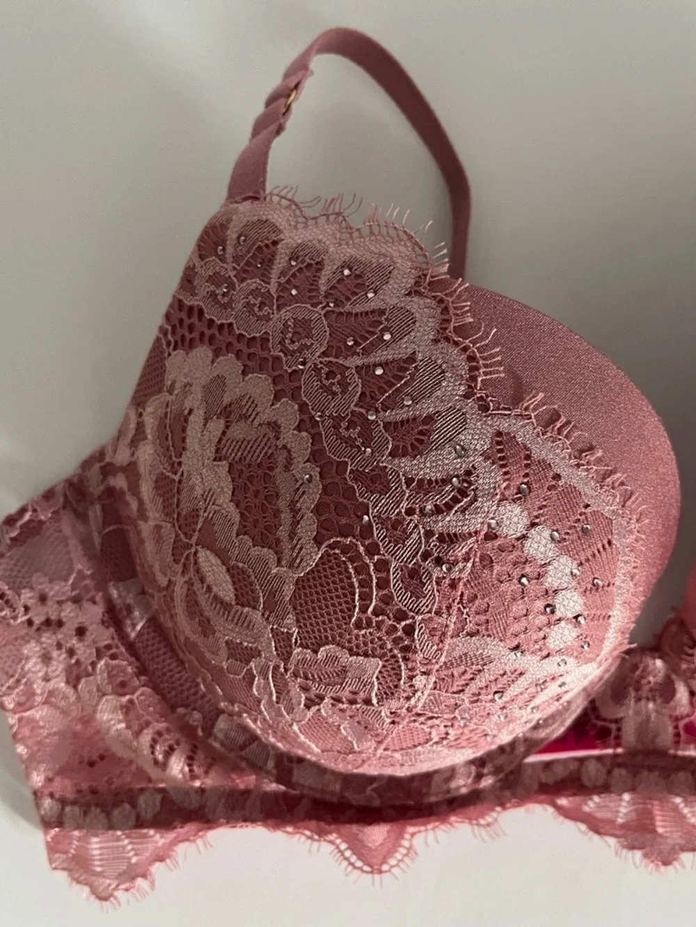 La SENZA Black/Cream Push-Up Plunge with Lace Overlay +Beyond Sexy Pink Bras 32D - Picture 11 of 16